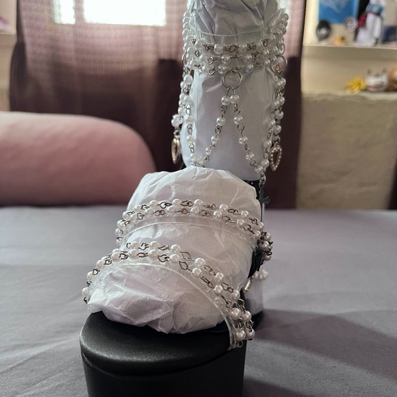 Lunar Holy Revelation Platform Heels - Picture 6 of 7